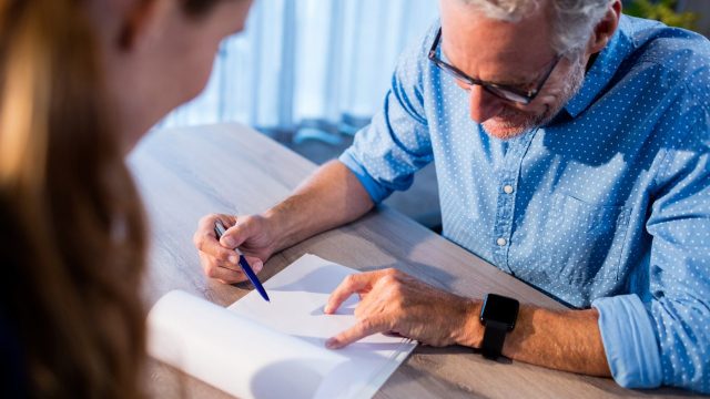 Hereus legítims a Catalunya: Guia completa per resoldre herències familiars el 2025